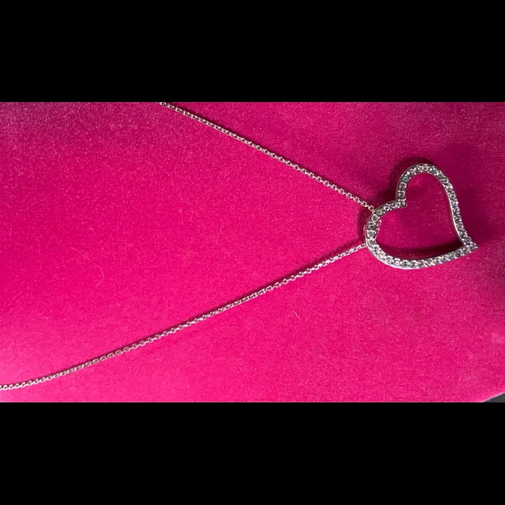 BN Swarovski Heart Necklace ( NO BOX)